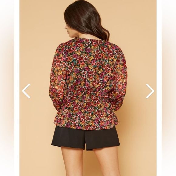 PLEIONE V-NECK PUFF SLEEVE TOP - Picture 9 of 9